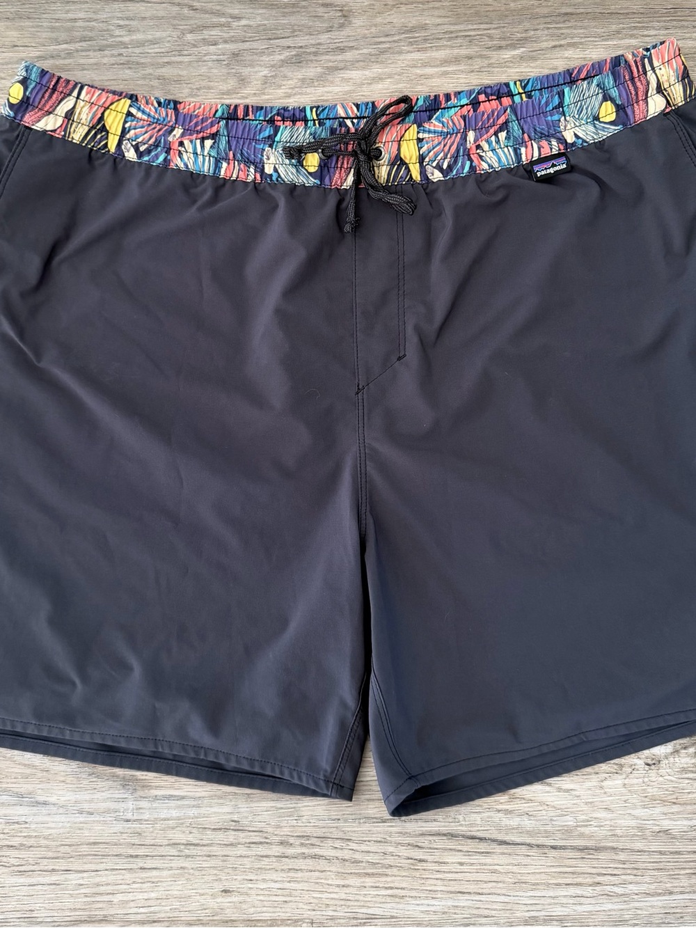 Patagonia Men’s Dark Gray with Multicolor Waistband/pocket Board Short